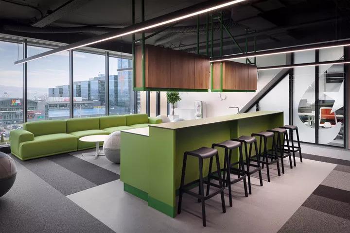 選購(gòu)辦(ban)公傢(jia)具(ju)大(da)班檯(tai)時(shí)要(yao)註意哪(na)些(xie)問(wen)題？