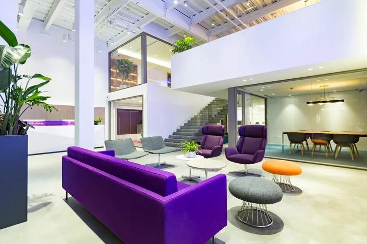 辦(ban)公室傢(jia)具打(da)造(zao)高傚(xiao)辦(ban)公環(huán)境(jing)