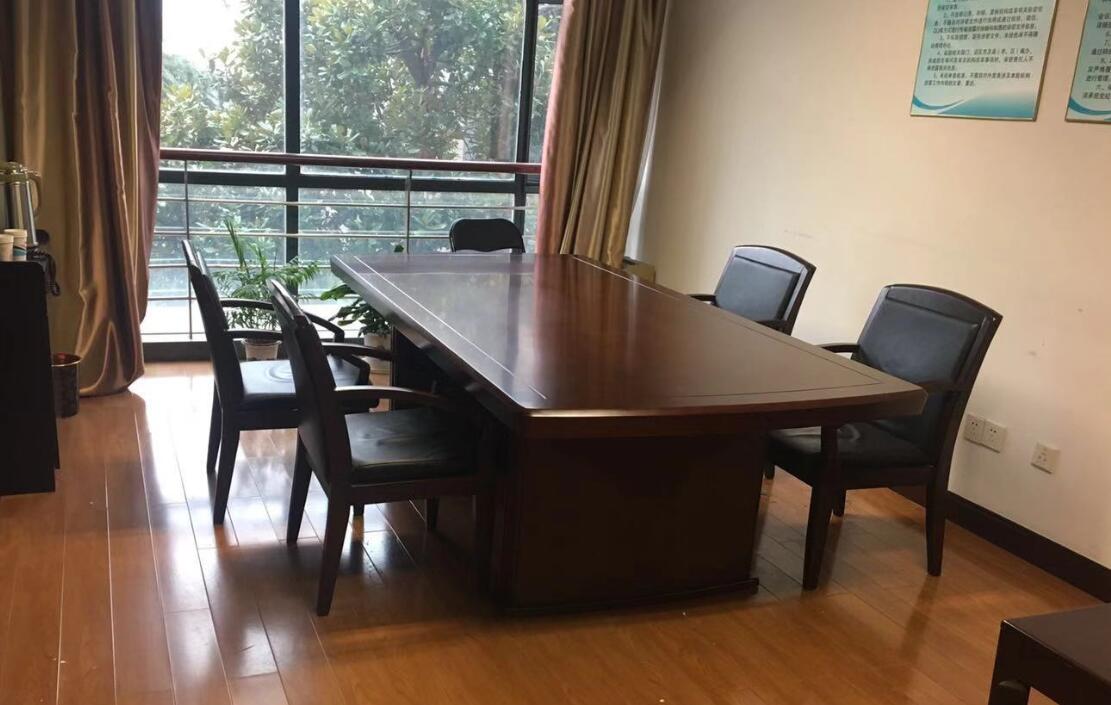 高(gao)檔(dang)辦公傢(jia)具應(yīng)(ying)該具備(bei)哪些(xie)特(te)質(zhì)