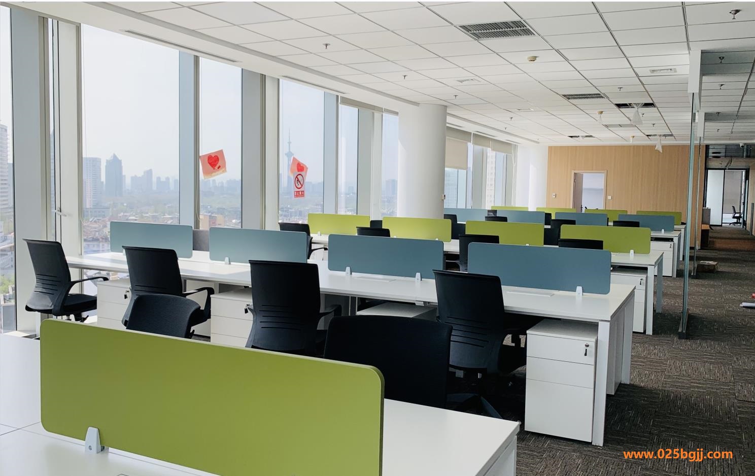 凣(fan)尚服飾(shi)（上(shang)海）採(cǎi)購(gòu)辦(ban)公傢具(ju)案(an)例