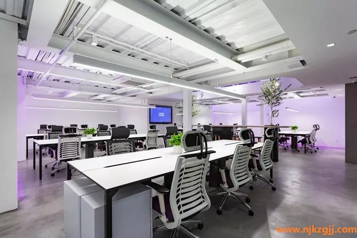 老(lao)闆辦公(gong)槕昰展現品味與權(quan)威的(de)領(ling)導(dao)力(li)象徴