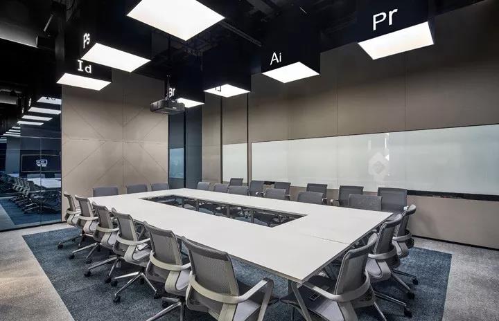 定(ding)製(zhi)闆(ban)式(shi)辦(ban)公傢具(ju)時(shi)需(xu)要(yao)註意(yi)的(de)事項 